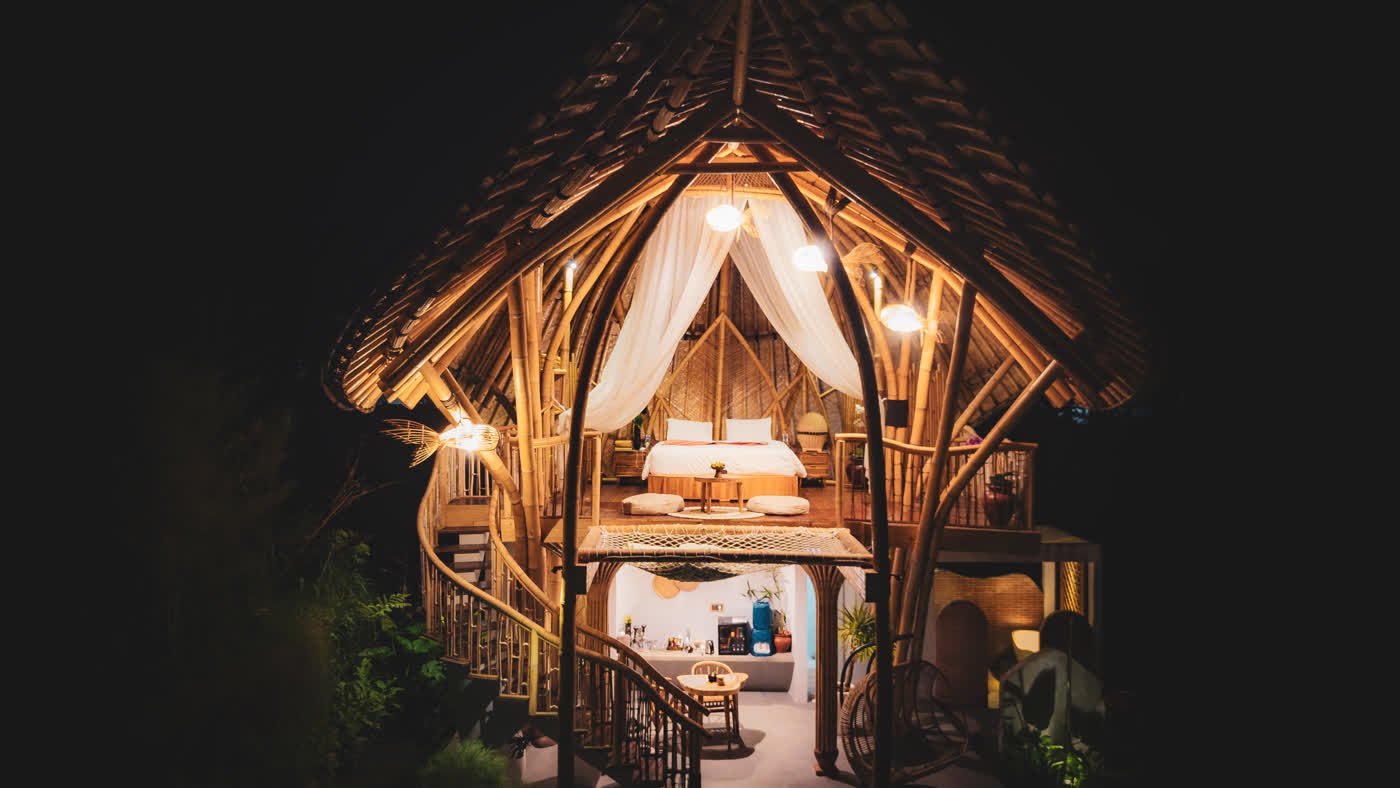 Die Villa bei Nacht